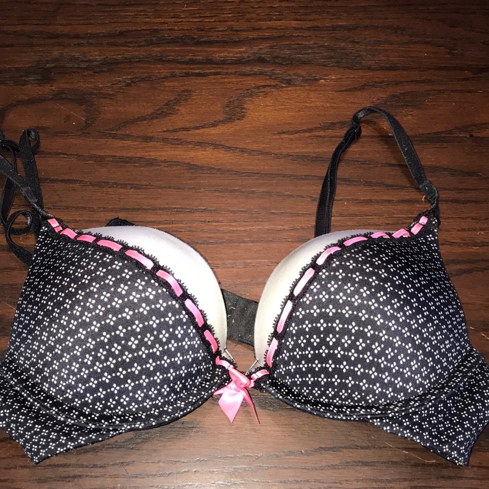 Victoria’s Secret bombshell push up bra